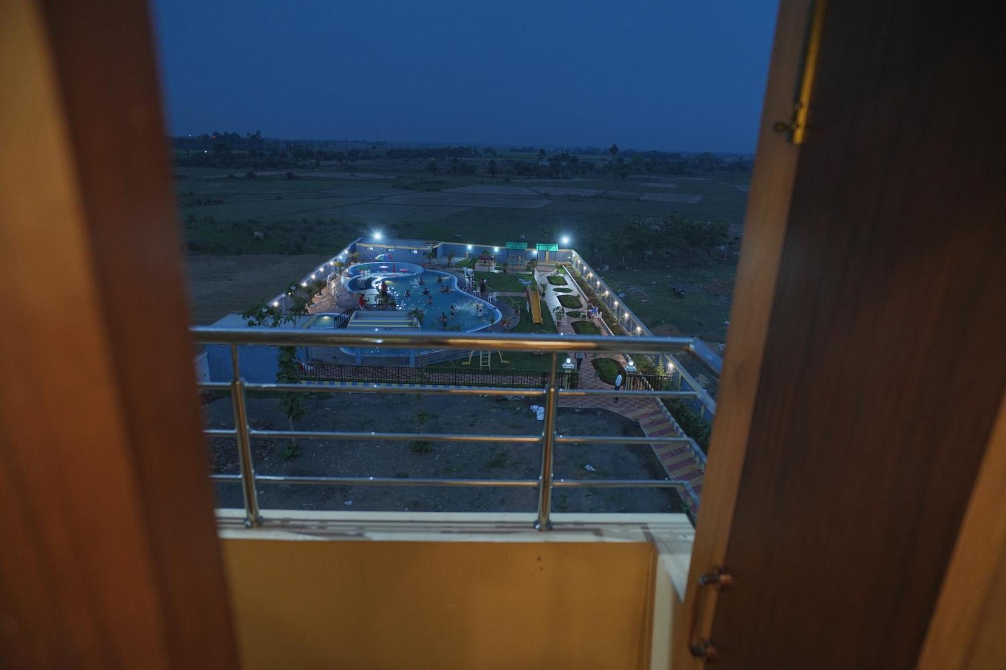 Hotel Aarohi Tarapith Exterior photo